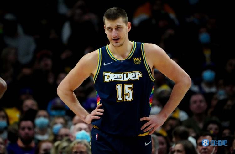 英超赛场的 英超赛场的